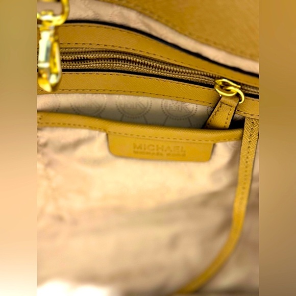 MICHAEL KORS Jet Set Large Saffiano Leather Tote Bag, EUC - Picture 6 of 15